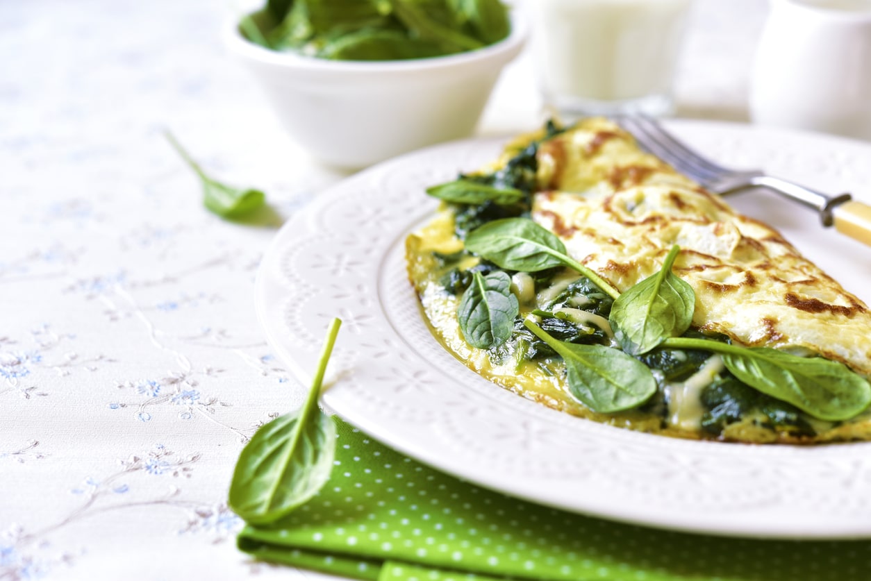 Postpartum breakfast ideas - Omelette stuffed with spinach and cheese