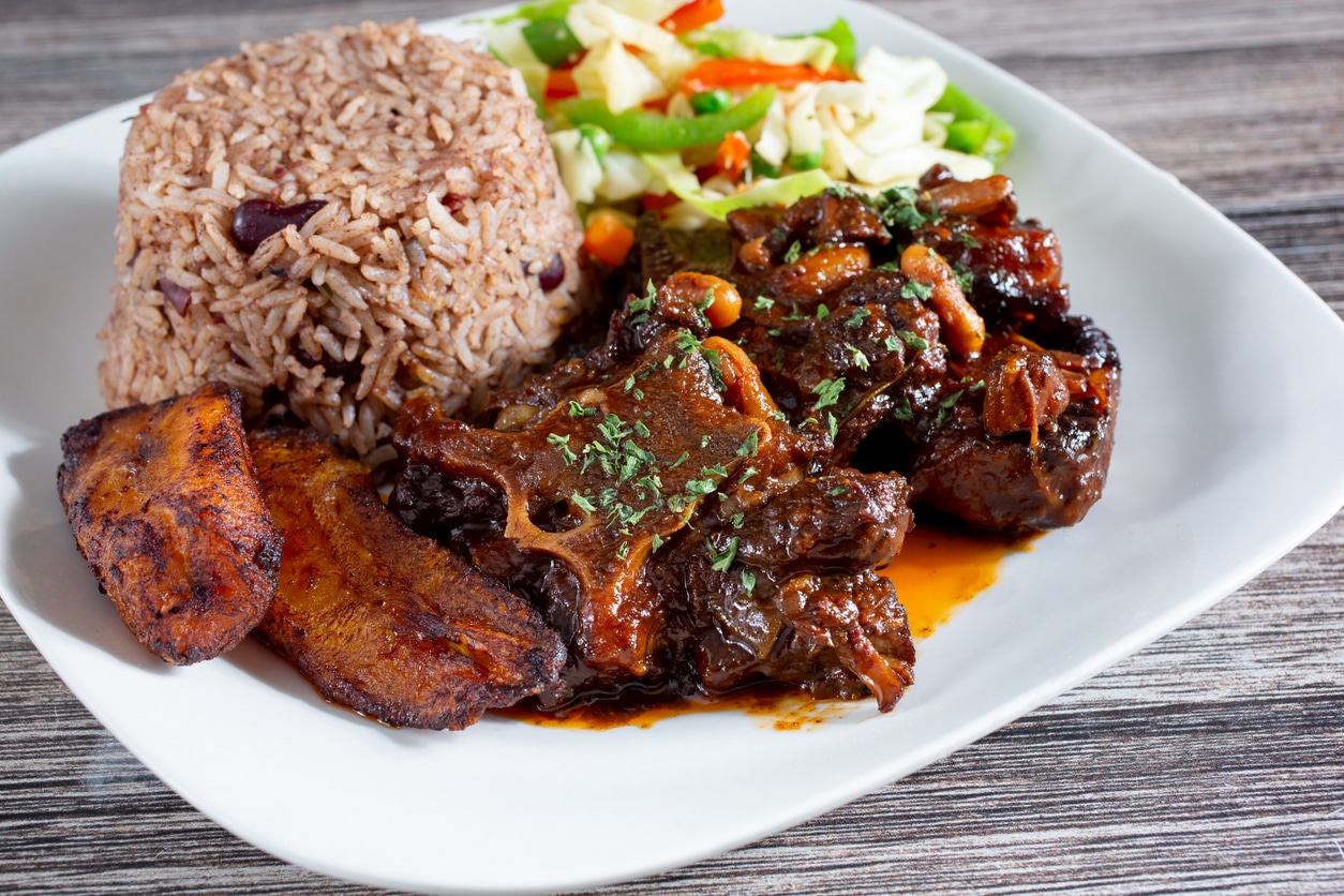 Braised oxtails with rice and peas and plantains