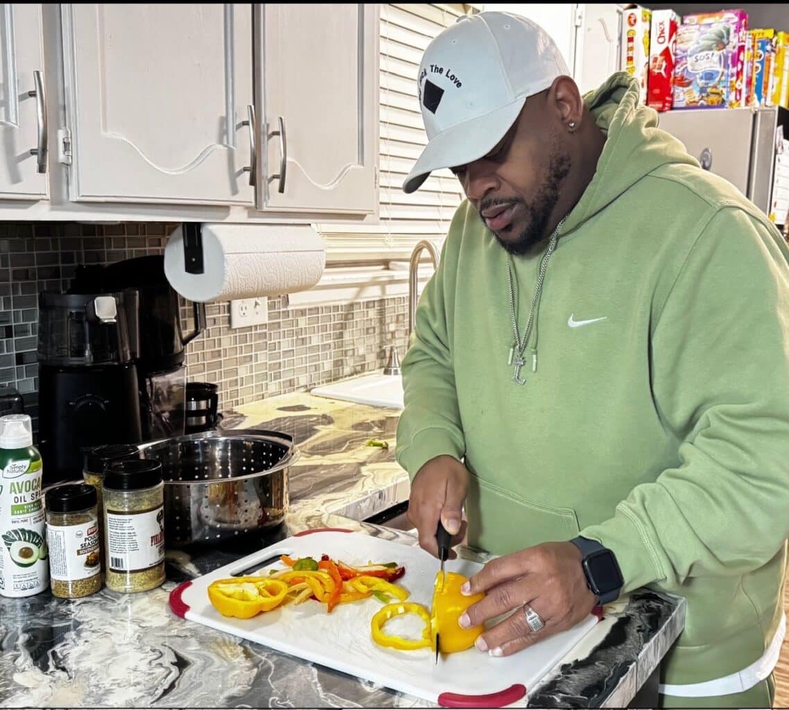 Soul singer LeVelle cutting up vegetables